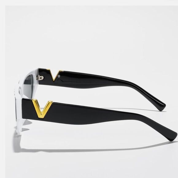 Elegant Black and White Striped Cat Eye Sunglasses - Picture 2 of 6